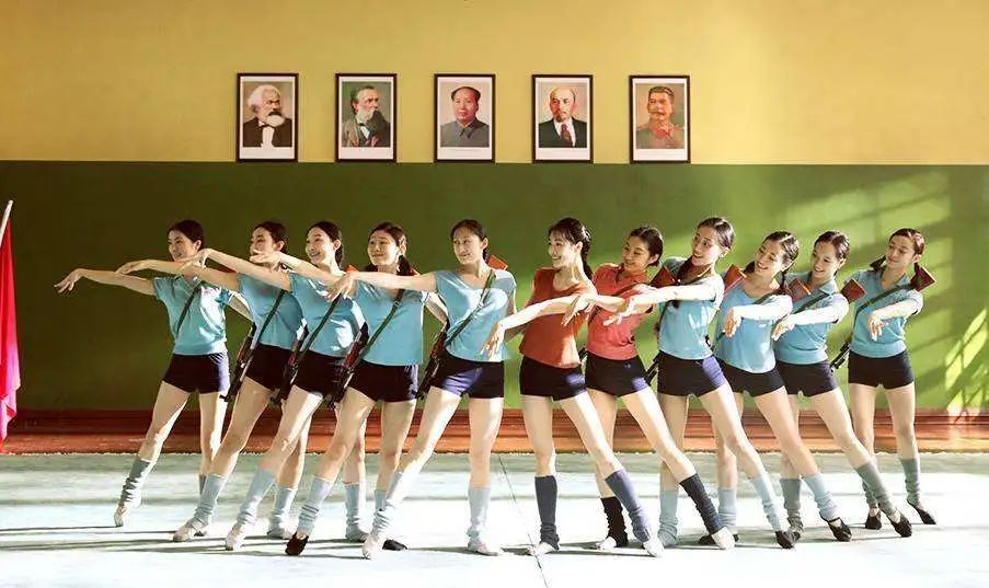 爸妈当年的装修审美有多绝?现在最流行家居元素都是他们当年玩剩下的休闲区蓝鸢梦想 - Www.slyday.coM 爸妈当年的装修审美有多绝?现在最流行家居元素都是他们当年玩剩下的休闲区蓝鸢梦想 - Www.slyday.coM