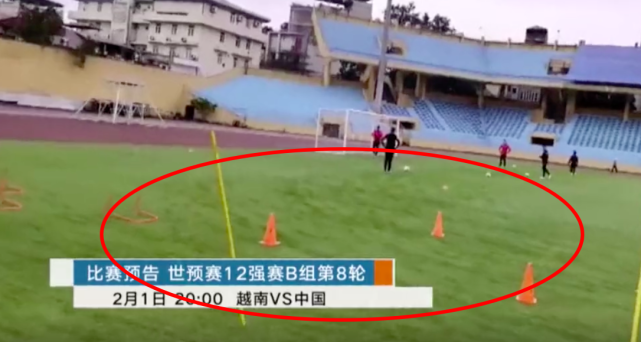 越南队丧失底线!可多处偷拍窃取国足训练机密,赢李霄鹏不择手段