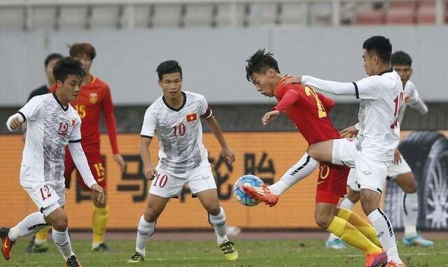 世预赛12强赛:故伎重施,越南杀气凝重,隔岸观火,国足步步惊心