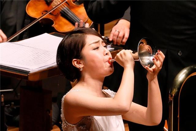 我国第一位唢呐女博士在悉尼歌剧院独奏一曲百鸟朝凤技惊四座