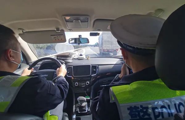 《厦门人的一天》:高速交警保驾归乡路休闲区蓝鸢梦想 - Www.slyday.coM 《厦门人的一天》:高速交警保驾归乡路休闲区蓝鸢梦想 - Www.slyday.coM