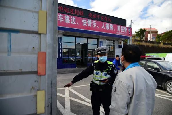 《厦门人的一天》:高速交警保驾归乡路休闲区蓝鸢梦想 - Www.slyday.coM 《厦门人的一天》:高速交警保驾归乡路休闲区蓝鸢梦想 - Www.slyday.coM