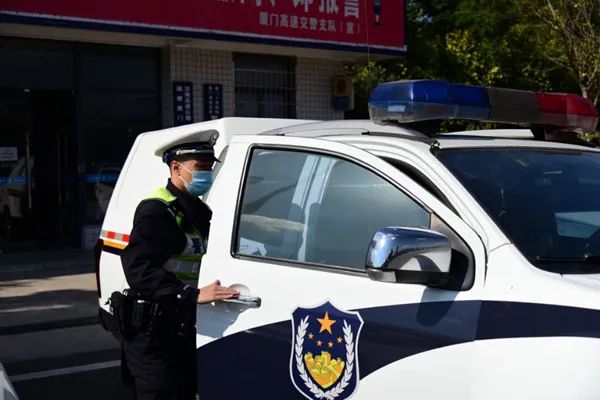 《厦门人的一天》:高速交警保驾归乡路休闲区蓝鸢梦想 - Www.slyday.coM 《厦门人的一天》:高速交警保驾归乡路休闲区蓝鸢梦想 - Www.slyday.coM