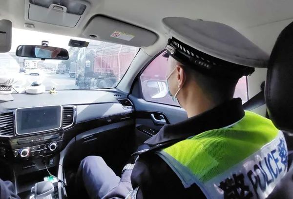 《厦门人的一天》:高速交警保驾归乡路休闲区蓝鸢梦想 - Www.slyday.coM 《厦门人的一天》:高速交警保驾归乡路休闲区蓝鸢梦想 - Www.slyday.coM