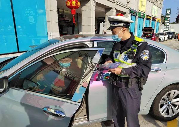 《厦门人的一天》:高速交警保驾归乡路休闲区蓝鸢梦想 - Www.slyday.coM 《厦门人的一天》:高速交警保驾归乡路休闲区蓝鸢梦想 - Www.slyday.coM