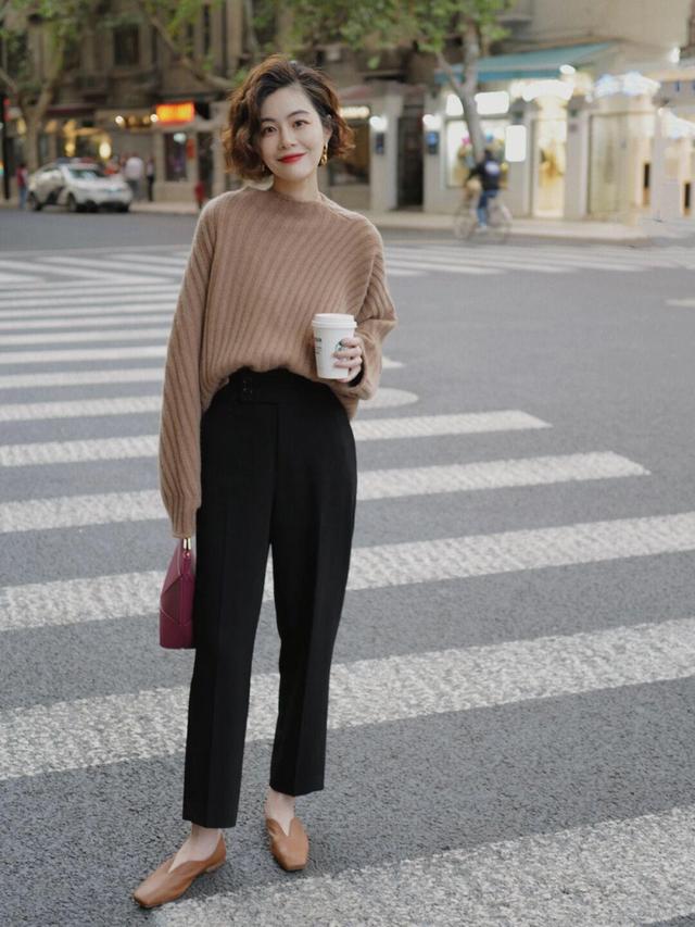 这些才是“毛衣”的高级穿法,舒适又温柔,让你轻松美出新高度休闲区蓝鸢梦想 - Www.slyday.coM 这些才是“毛衣”的高级穿法,舒适又温柔,让你轻松美出新高度休闲区蓝鸢梦想 - Www.slyday.coM