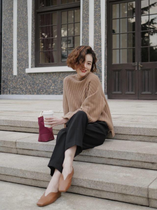 这些才是“毛衣”的高级穿法,舒适又温柔,让你轻松美出新高度休闲区蓝鸢梦想 - Www.slyday.coM 这些才是“毛衣”的高级穿法,舒适又温柔,让你轻松美出新高度休闲区蓝鸢梦想 - Www.slyday.coM