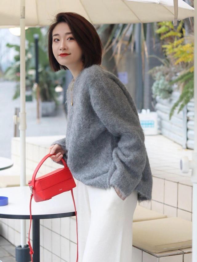 这些才是“毛衣”的高级穿法,舒适又温柔,让你轻松美出新高度休闲区蓝鸢梦想 - Www.slyday.coM 这些才是“毛衣”的高级穿法,舒适又温柔,让你轻松美出新高度休闲区蓝鸢梦想 - Www.slyday.coM