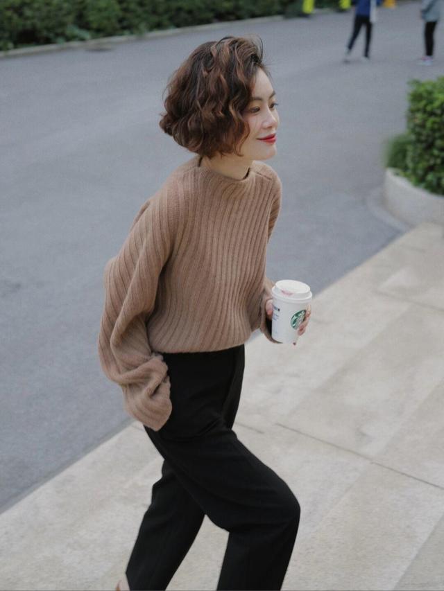 这些才是“毛衣”的高级穿法,舒适又温柔,让你轻松美出新高度休闲区蓝鸢梦想 - Www.slyday.coM 这些才是“毛衣”的高级穿法,舒适又温柔,让你轻松美出新高度休闲区蓝鸢梦想 - Www.slyday.coM