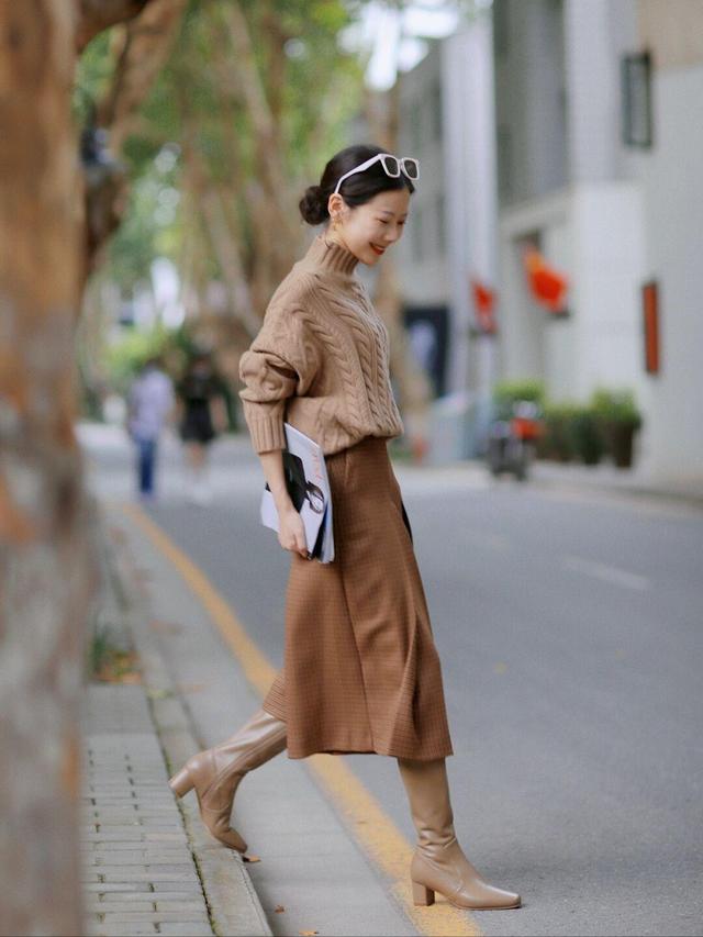 这些才是“毛衣”的高级穿法,舒适又温柔,让你轻松美出新高度休闲区蓝鸢梦想 - Www.slyday.coM 这些才是“毛衣”的高级穿法,舒适又温柔,让你轻松美出新高度休闲区蓝鸢梦想 - Www.slyday.coM