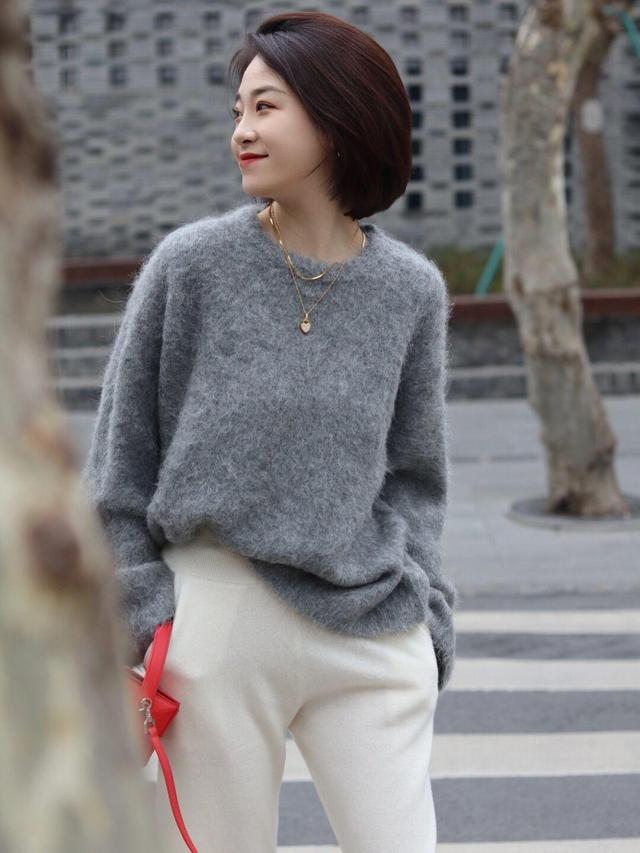 这些才是“毛衣”的高级穿法,舒适又温柔,让你轻松美出新高度休闲区蓝鸢梦想 - Www.slyday.coM 这些才是“毛衣”的高级穿法,舒适又温柔,让你轻松美出新高度休闲区蓝鸢梦想 - Www.slyday.coM