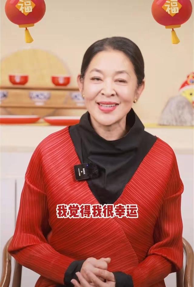 63岁倪萍谈主持春晚,难忘第一次登台,自嘲不再年轻叹岁月不饶人休闲区蓝鸢梦想 - Www.slyday.coM 63岁倪萍谈主持春晚,难忘第一次登台,自嘲不再年轻叹岁月不饶人休闲区蓝鸢梦想 - Www.slyday.coM