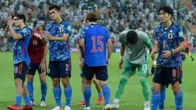 12强赛：国足狂胜越南升第四，<a href=