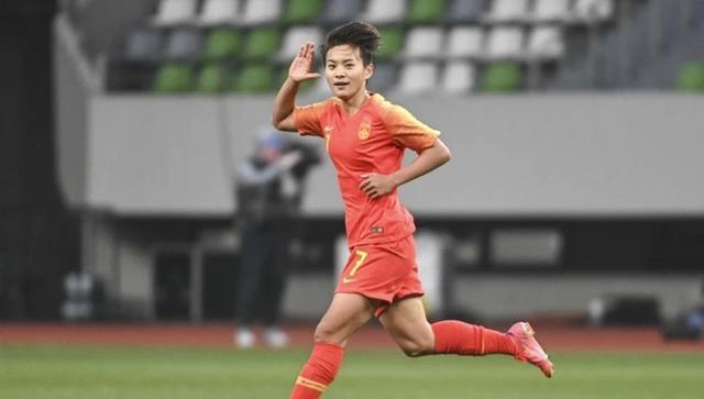 独造3球!王霜神了,3场狂轰5球,女足3:1逆转越南,迎3大喜讯!