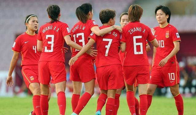 独造3球!王霜神了,3场狂轰5球,女足3:1逆转越南,迎3大喜讯!