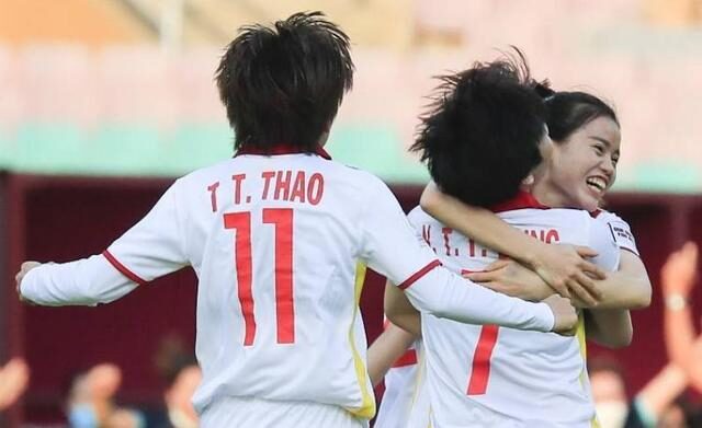中国女足3-1逆转越南，这场胜利给中国男足上了一堂“教学课”？