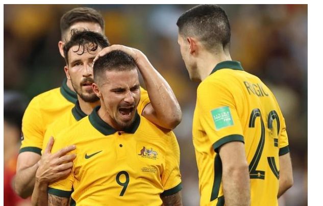 2-1!中国队拒绝摆烂,欲送越南八连败,李霄鹏祈祷澳大利亚输球