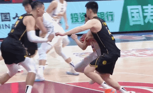 恶意废人+拒绝道歉！CBA顶格重罚许钟豪，廖三宁终被公正对待