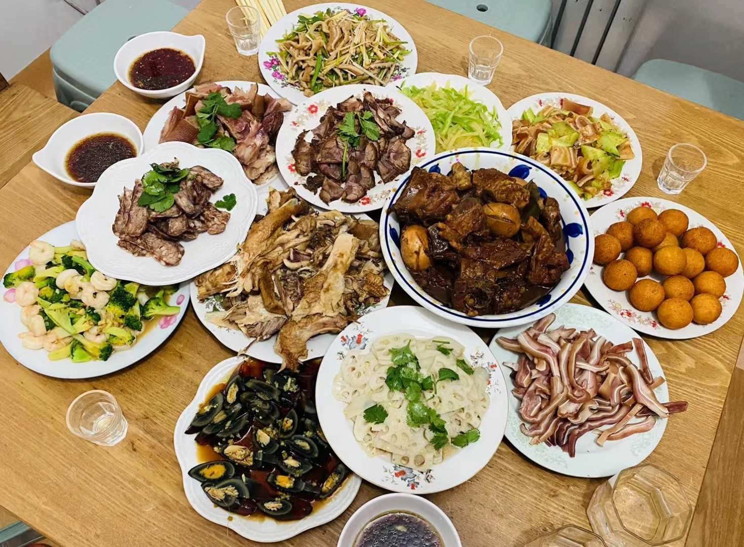 瞧瞧山东各地情报员家的年夜饭,年味嘚儿就上来了|年夜饭_新浪新闻