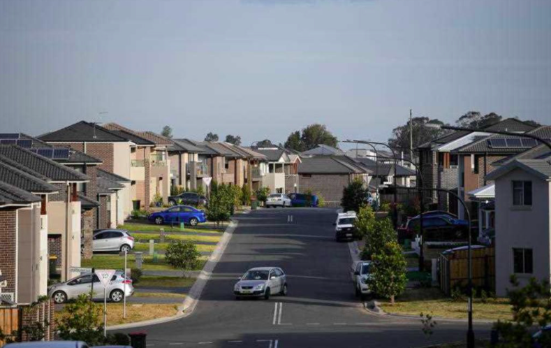 注意,中国人袭来抄底澳洲,收入多少才敢在悉尼买房?悉尼郊区房子又开始大涨!休闲区蓝鸢梦想 - Www.slyday.coM 注意,中国人袭来抄底澳洲,收入多少才敢在悉尼买房?悉尼郊区房子又开始大涨!休闲区蓝鸢梦想 - Www.slyday.coM