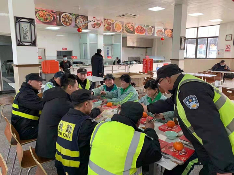 心在一起就是团圆,久事公交南陈路停车场今天好热闹休闲区蓝鸢梦想 - Www.slyday.coM 心在一起就是团圆,久事公交南陈路停车场今天好热闹休闲区蓝鸢梦想 - Www.slyday.coM