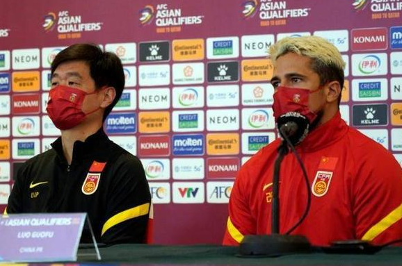 黄健翔用独特方式给国足加油!他的新年愿望,是希望国足客胜越南