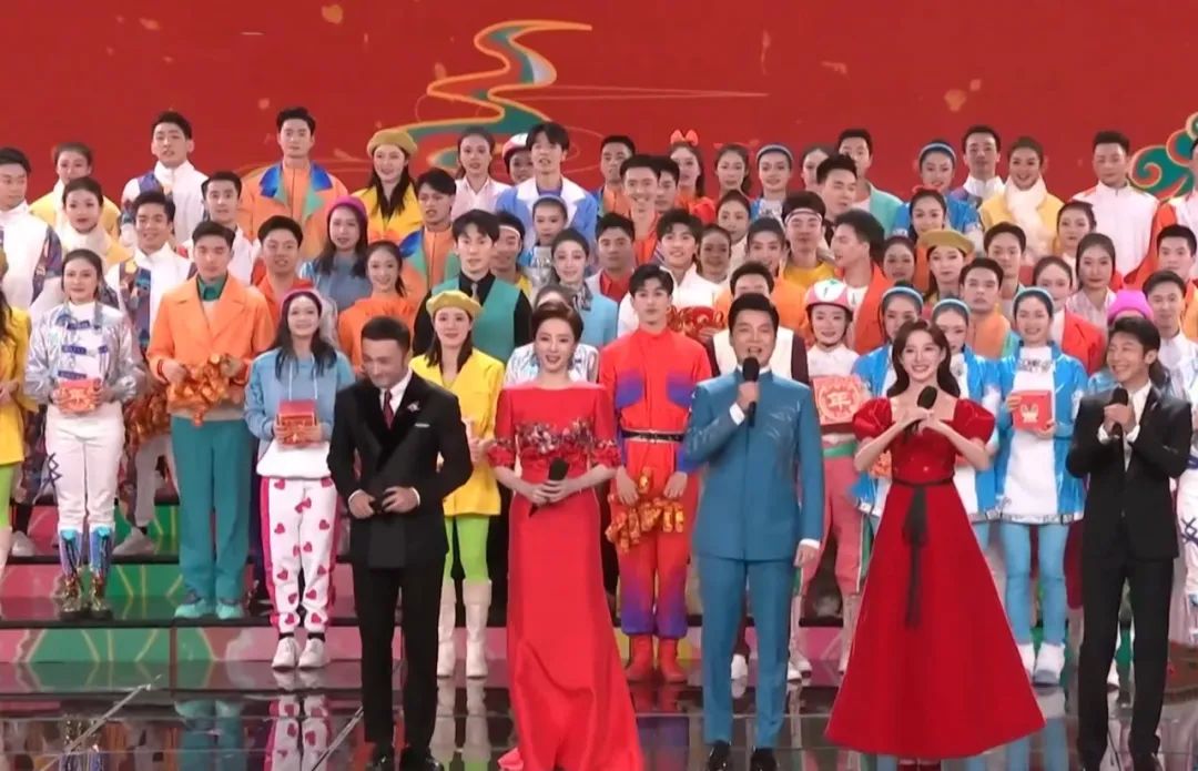 为了零点报时 任鲁豫偷看6次计时器