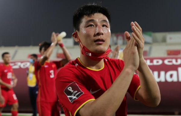 黄健翔用独特方式给国足加油!他的新年愿望,是希望国足客胜越南