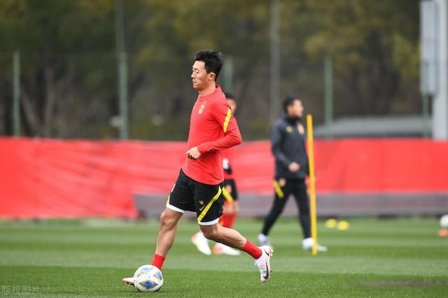 李霄鹏变阵433强攻越南，国足欲硬抢3分，首发11人浮出水面