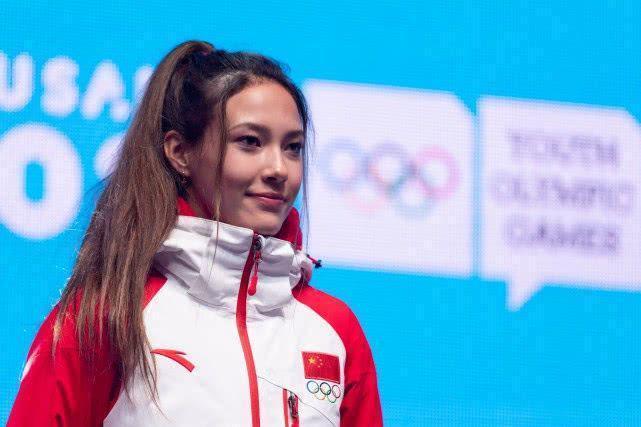 北京冬奥送手机大礼，外国人尖叫，为何不送国货反而送<a href=