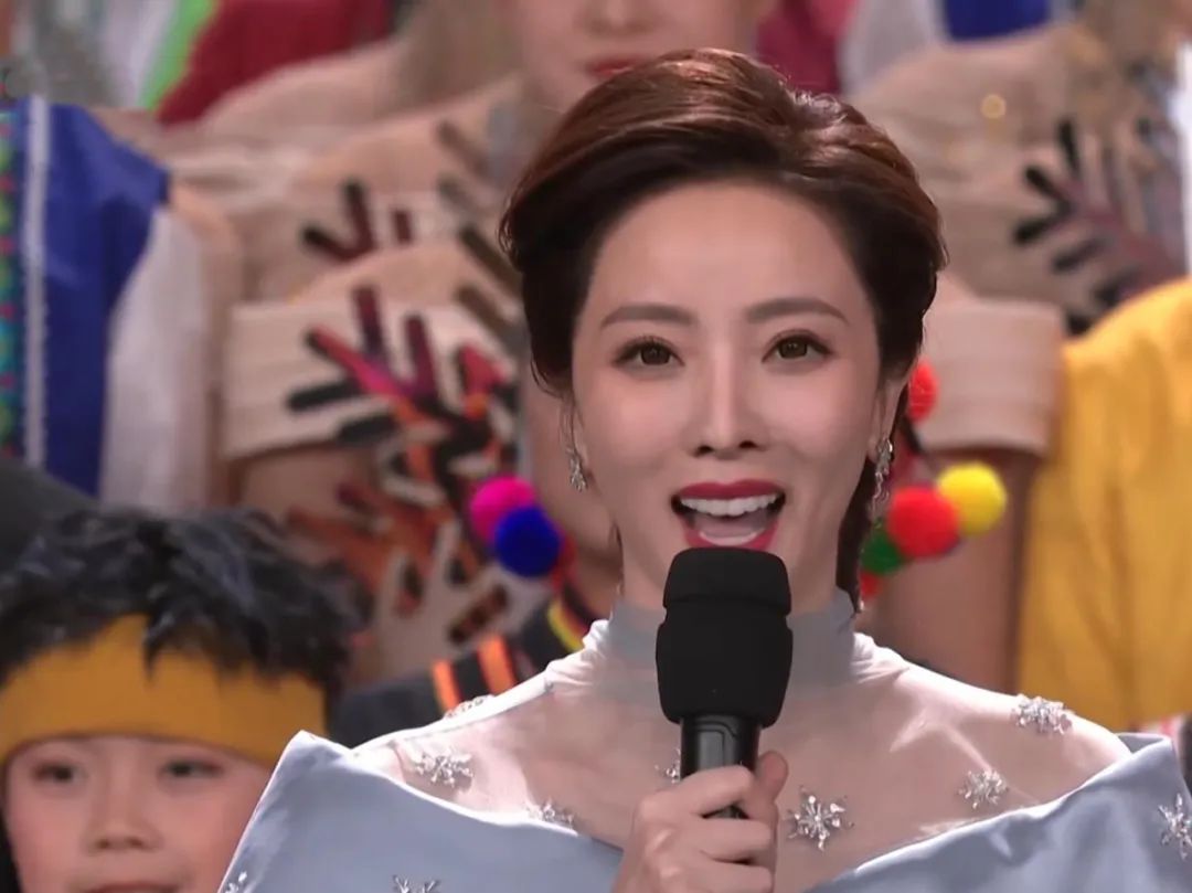 为了零点报时 任鲁豫偷看6次计时器