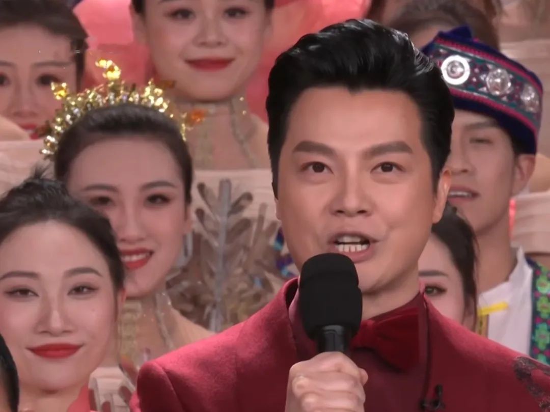 为了零点报时 任鲁豫偷看6次计时器