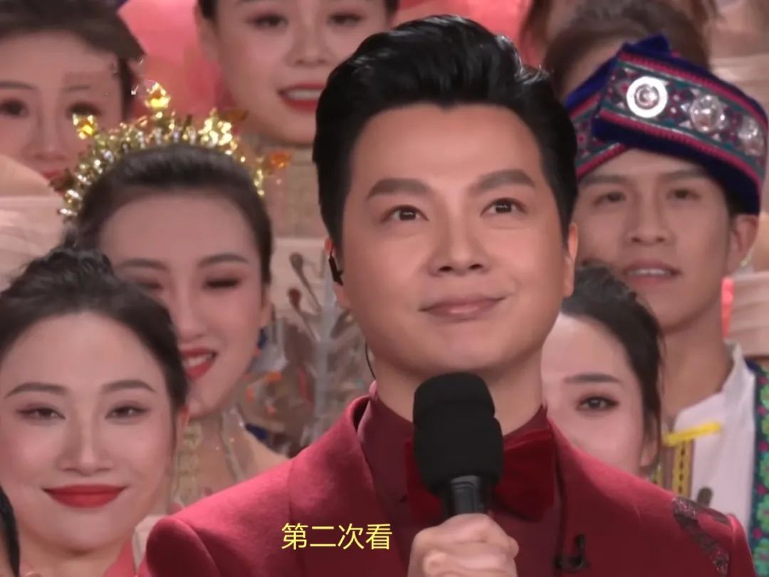 为了零点报时 任鲁豫偷看6次计时器