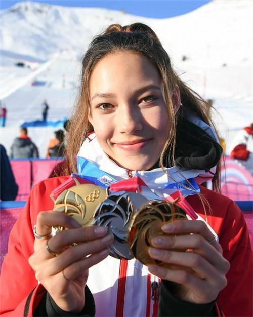 北京冬奥送手机大礼，外国人尖叫，为何不送国货反而送<a href=