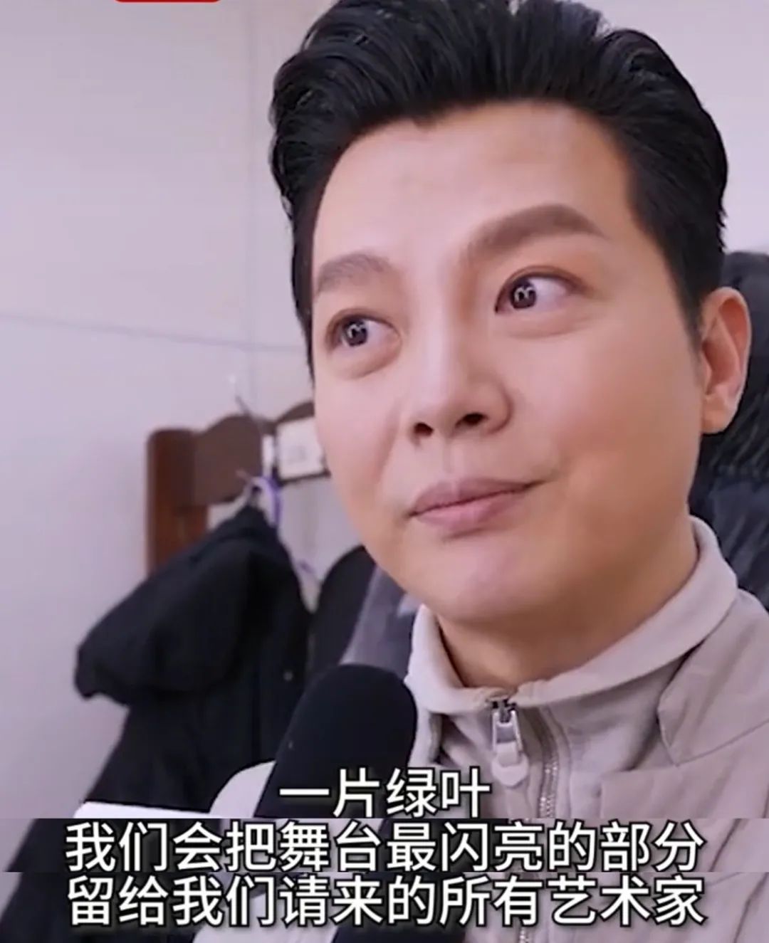 为了零点报时 任鲁豫偷看6次计时器