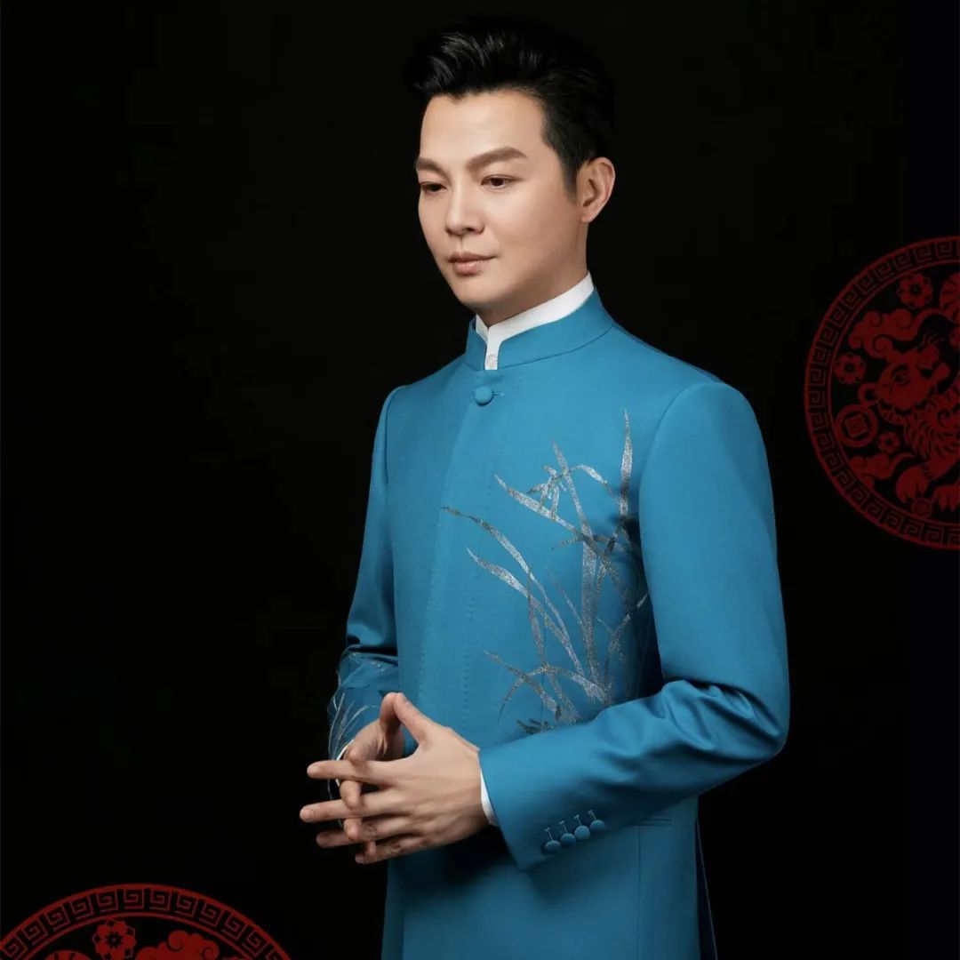 为了零点报时 任鲁豫偷看6次计时器