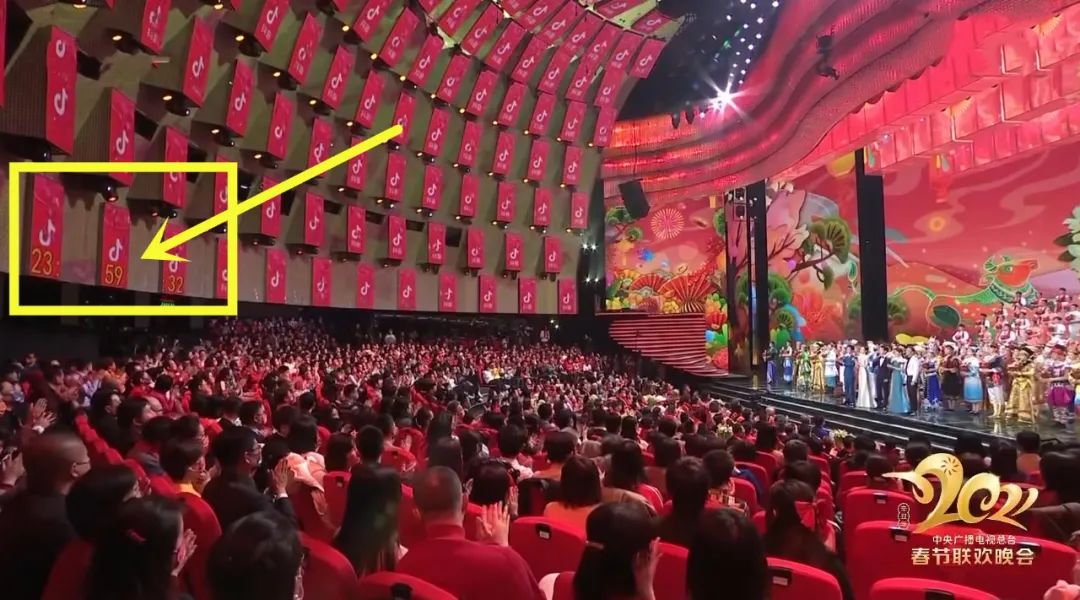 为了零点报时 任鲁豫偷看6次计时器