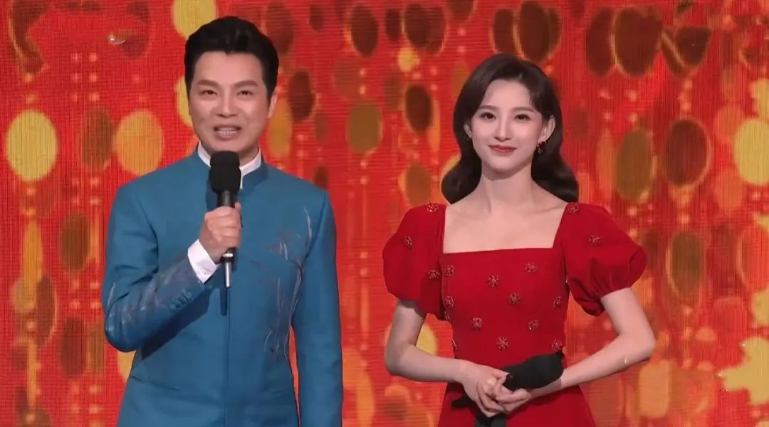 为了零点报时 任鲁豫偷看6次计时器