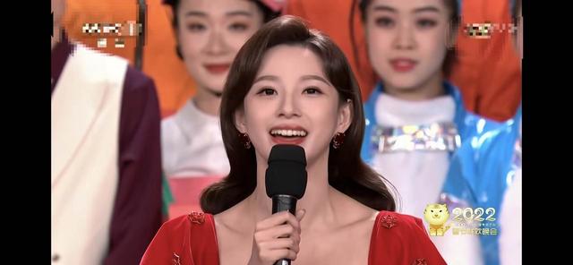 虎年春晚的惊艳新面孔:马凡舒撞脸奶茶妹妹,只此青绿领舞太亮眼休闲区蓝鸢梦想 - Www.slyday.coM 虎年春晚的惊艳新面孔:马凡舒撞脸奶茶妹妹,只此青绿领舞太亮眼休闲区蓝鸢梦想 - Www.slyday.coM