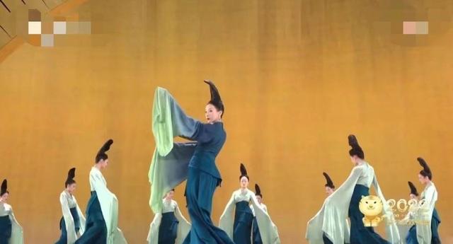 虎年春晚的惊艳新面孔:马凡舒撞脸奶茶妹妹,只此青绿领舞太亮眼休闲区蓝鸢梦想 - Www.slyday.coM 虎年春晚的惊艳新面孔:马凡舒撞脸奶茶妹妹,只此青绿领舞太亮眼休闲区蓝鸢梦想 - Www.slyday.coM