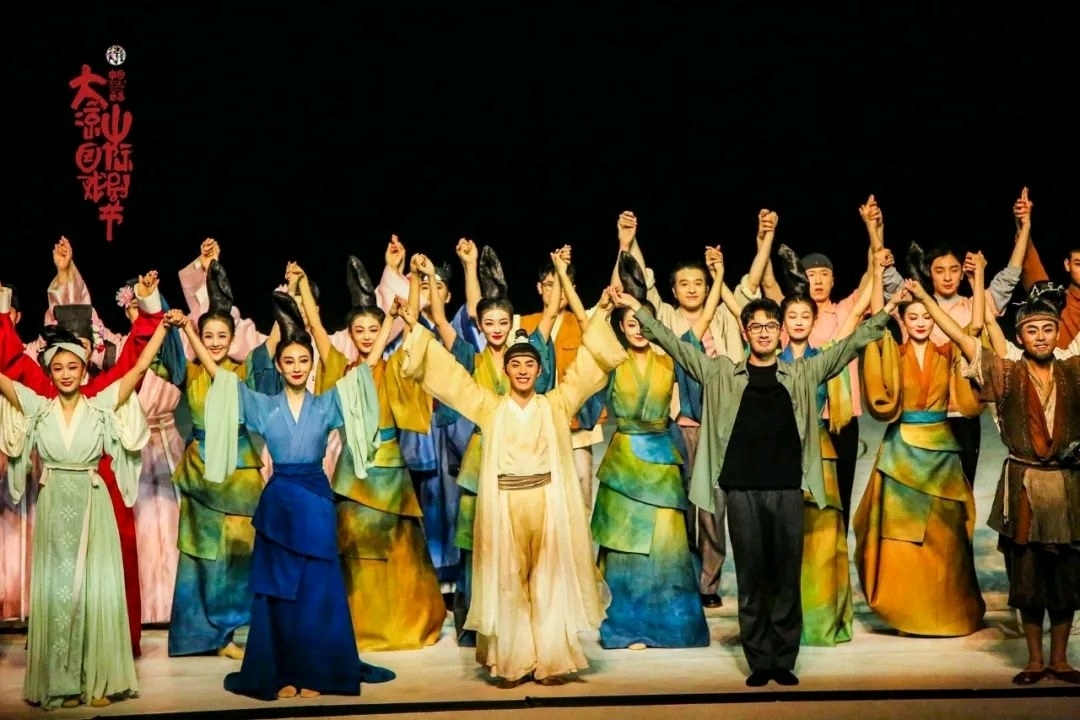 这支舞把千里江山图演活了,春晚舞蹈《只此青绿》编导周莉亚来自四川休闲区蓝鸢梦想 - Www.slyday.coM 这支舞把千里江山图演活了,春晚舞蹈《只此青绿》编导周莉亚来自四川休闲区蓝鸢梦想 - Www.slyday.coM