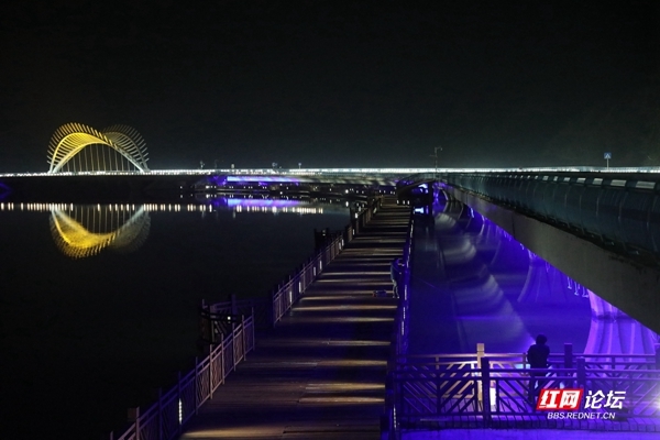 【每日一图】除夕之夜,常德龙头拱桥静谧绝美休闲区蓝鸢梦想 - Www.slyday.coM 【每日一图】除夕之夜,常德龙头拱桥静谧绝美休闲区蓝鸢梦想 - Www.slyday.coM