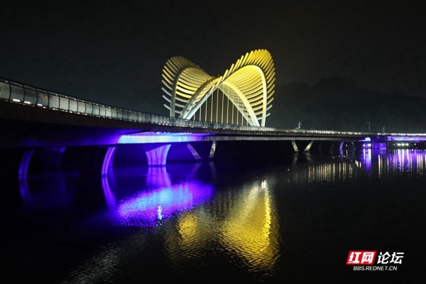 【每日一图】除夕之夜,常德龙头拱桥静谧绝美休闲区蓝鸢梦想 - Www.slyday.coM 【每日一图】除夕之夜,常德龙头拱桥静谧绝美休闲区蓝鸢梦想 - Www.slyday.coM