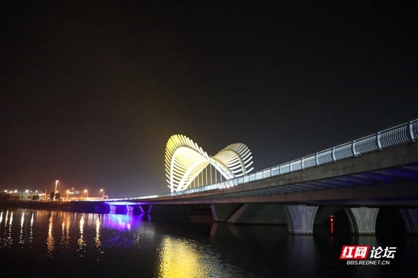 【每日一图】除夕之夜,常德龙头拱桥静谧绝美休闲区蓝鸢梦想 - Www.slyday.coM 【每日一图】除夕之夜,常德龙头拱桥静谧绝美休闲区蓝鸢梦想 - Www.slyday.coM