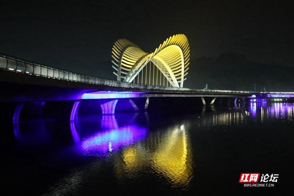 除夕之夜,常德龙头拱桥静谧绝美休闲区蓝鸢梦想 - Www.slyday.coM 除夕之夜,常德龙头拱桥静谧绝美休闲区蓝鸢梦想 - Www.slyday.coM