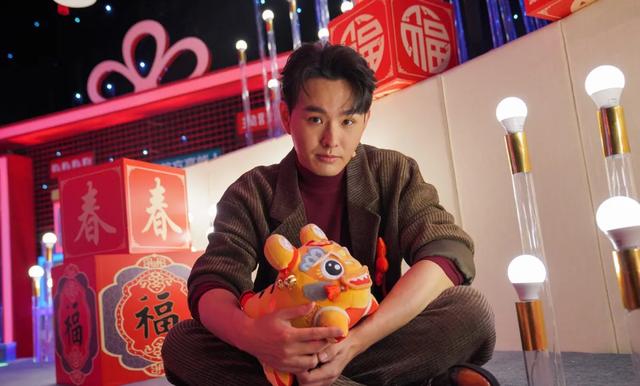 第一次上央视春晚的明星:邓超活跃,赵丽颖拘谨,马凡舒气质超群休闲区蓝鸢梦想 - Www.slyday.coM 第一次上央视春晚的明星:邓超活跃,赵丽颖拘谨,马凡舒气质超群休闲区蓝鸢梦想 - Www.slyday.coM