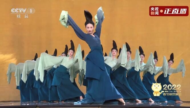 这支舞把千里江山图演活了,春晚舞蹈《只此青绿》编导周莉亚来自四川休闲区蓝鸢梦想 - Www.slyday.coM 这支舞把千里江山图演活了,春晚舞蹈《只此青绿》编导周莉亚来自四川休闲区蓝鸢梦想 - Www.slyday.coM