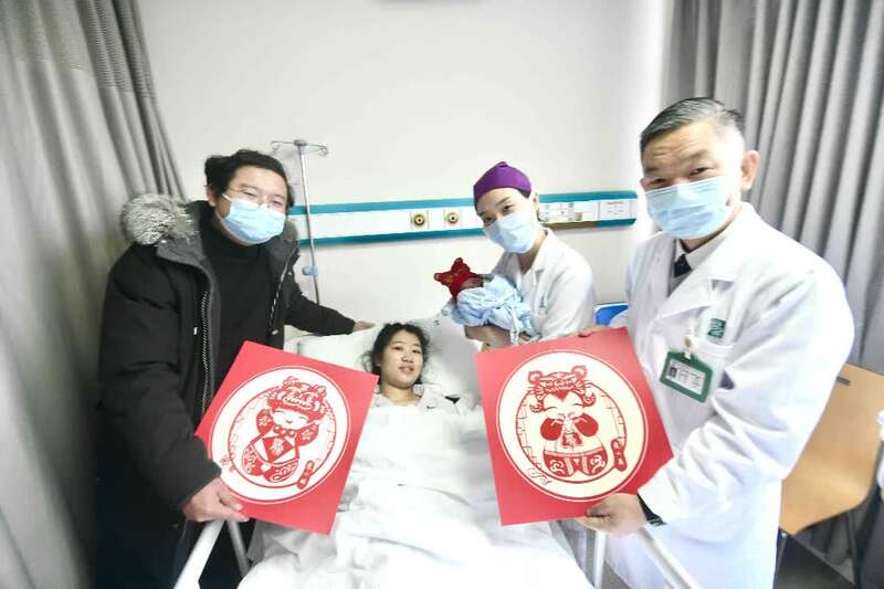 两个“虎小弟”大年初一0:02来报到休闲区蓝鸢梦想 - Www.slyday.coM 两个“虎小弟”大年初一0:02来报到休闲区蓝鸢梦想 - Www.slyday.coM