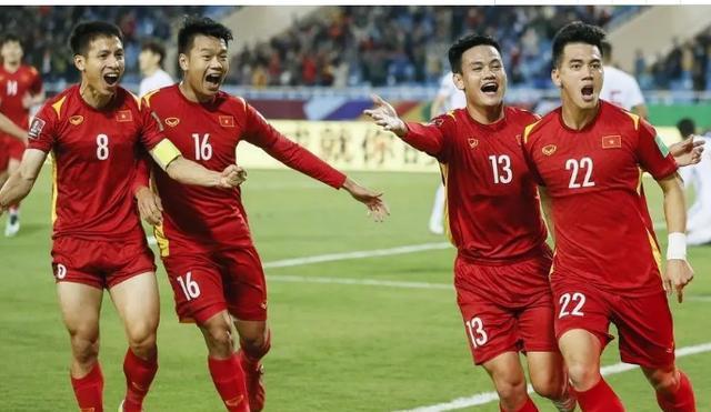 又被范志毅言中!国足1-3负于越南男足,真是年初一给球迷添堵