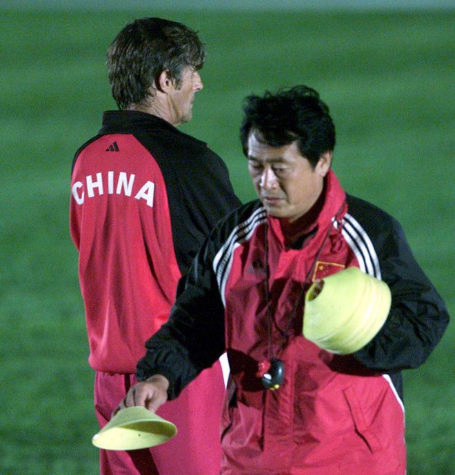 以前的国足真强!20秒7人8脚连传破<a href=